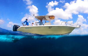 underwater-photo boat bonaire